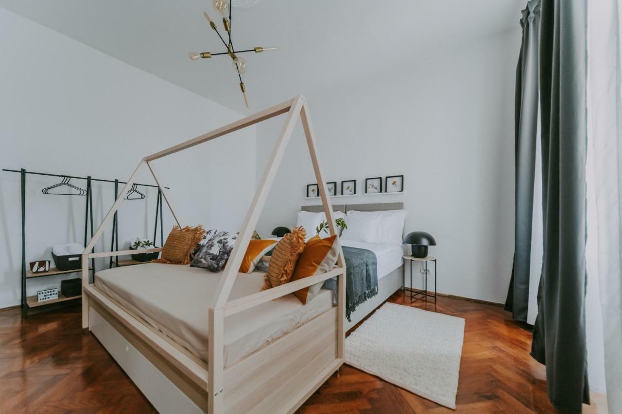 Alloro Boutique Apartment Пула Екстериор снимка