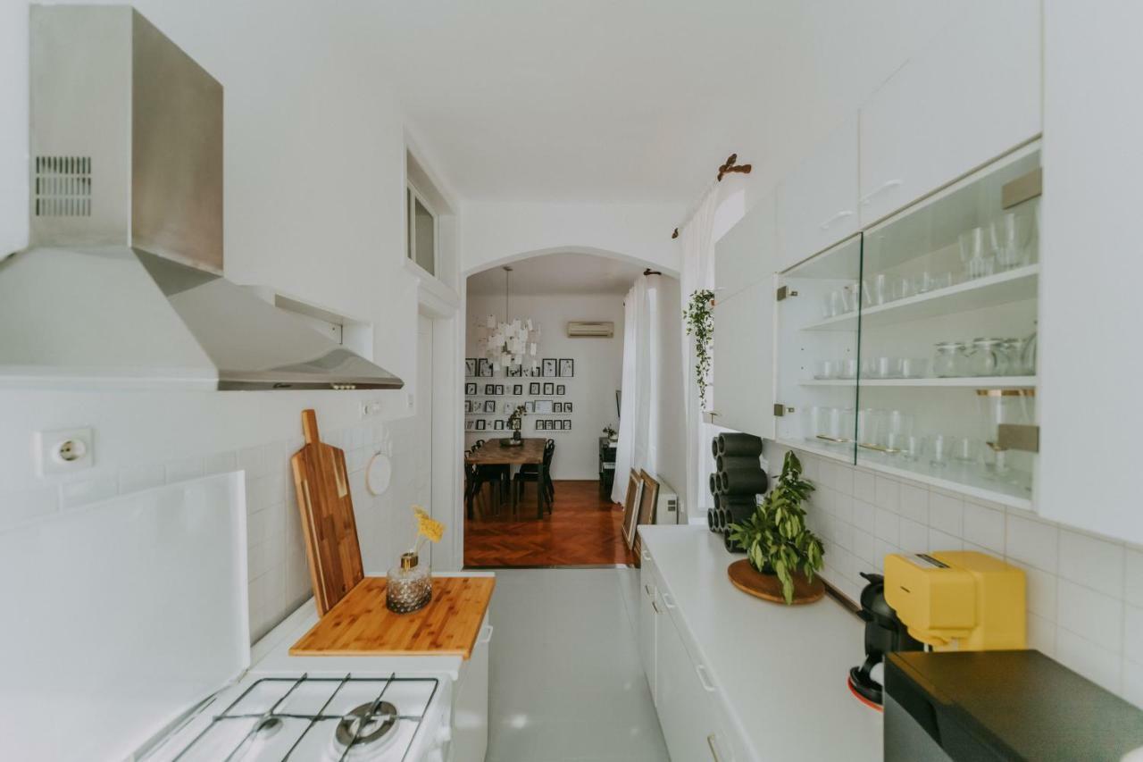 Alloro Boutique Apartment Пула Екстериор снимка